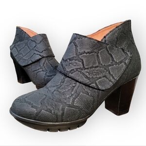 L'Amour Des Pieds Snakeskin Print Foldover Wrap Booties Ankle Boots Size 9.5